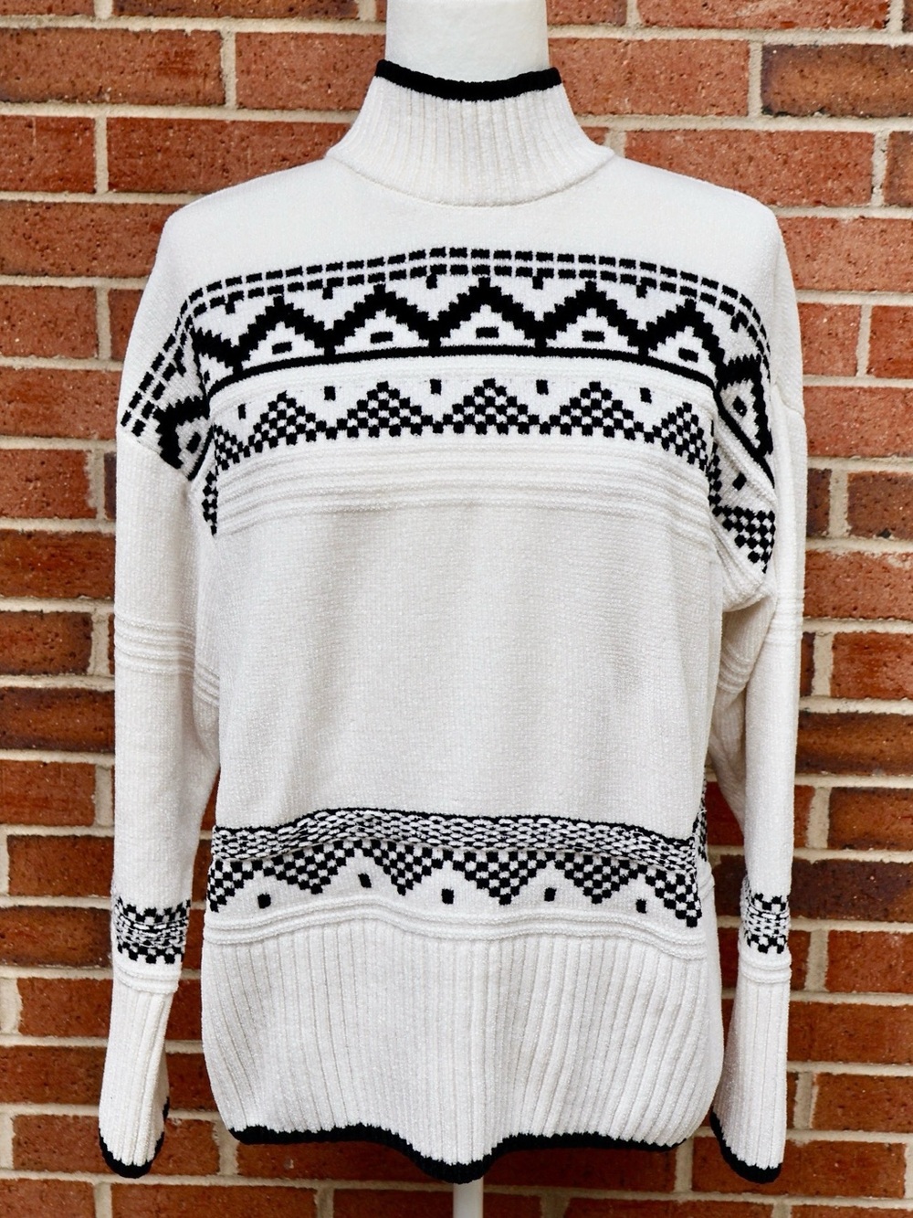 Christian Siriano New York White Black Fair Isle Mock Neck Sweater Size Large - Picture 3 of 8